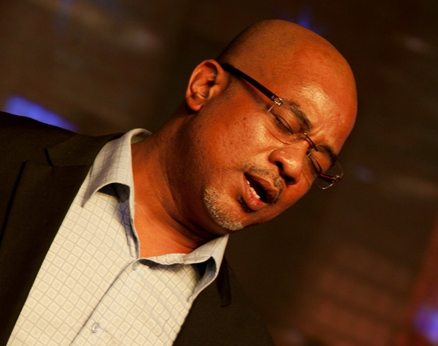 Chàng ca sỹ Mỹ và hành trình đi tìm người mẹ Việt không mệt mỏi ảnh 5