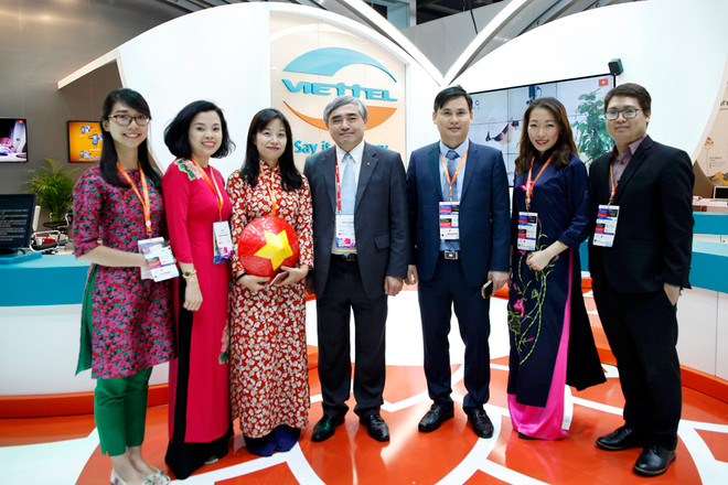 Nhìn lại những công nghệ hút khách của Viettel tại MWC 2017 ảnh 2