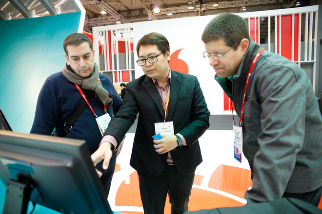 Nhìn lại những công nghệ hút khách của Viettel tại MWC 2017 ảnh 1