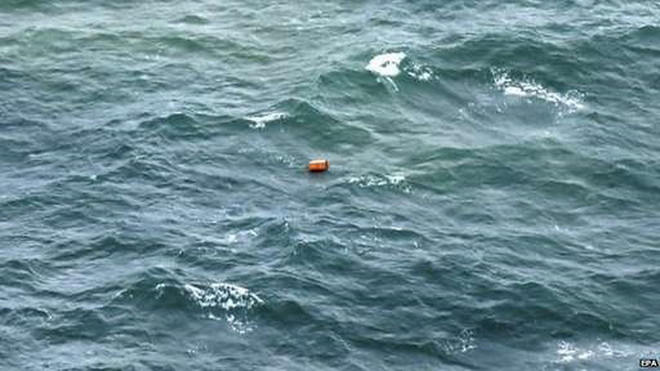 Các nước tích cực hỗ trợ tìm kiếm máy bay mất tích của AirAsia ảnh 1