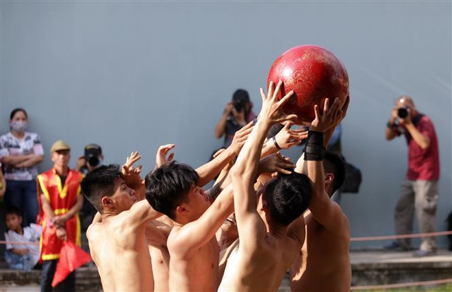 [Video] Bảo tồn văn hóa truyền thống qua lễ hội Vật Cầu ảnh 1