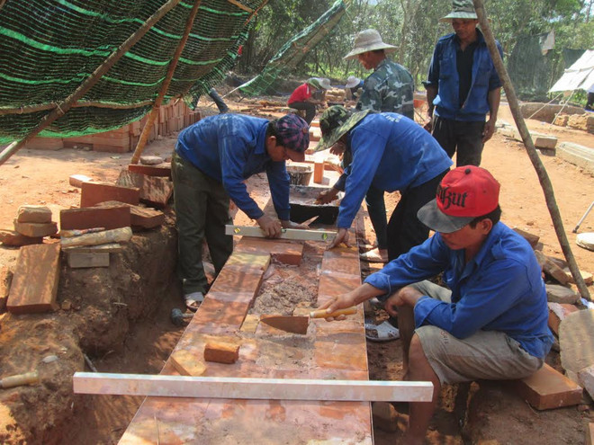 Phát hiện một đường cổ chìm trong lòng đất ở Thánh địa Mỹ Sơn ảnh 1