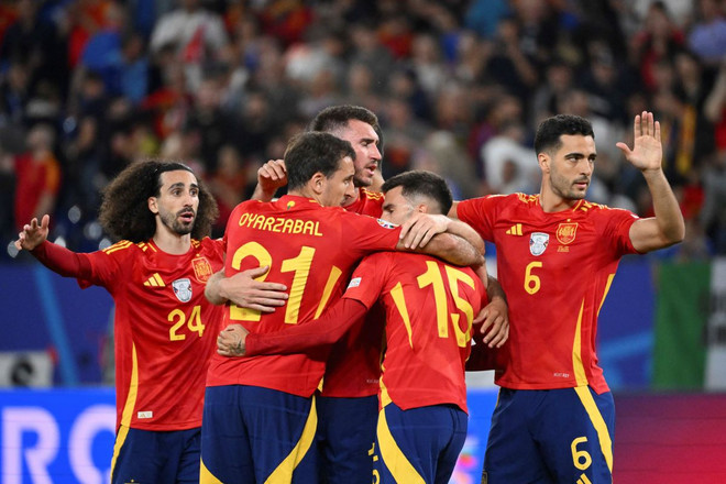 Tây Ban Nha giành vé vào vòng knock-out EURO 2024 sau chiến thắng trước đương kim vô địch Italy. (Ảnh: AFP/TTXVN) ttxvn_tay_ban_nha_euro_2024-21.jpg