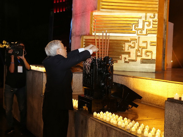 Lãnh đạo Đảng, Nhà nước tưởng niệm các Anh hùng Liệt sỹ ảnh 1