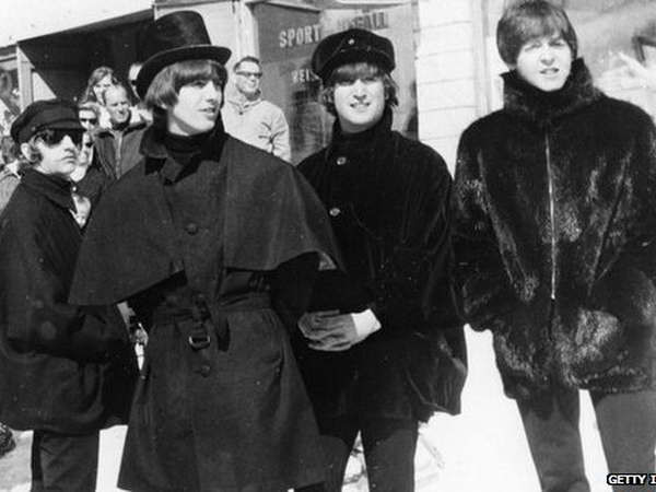 Hơn 4 tỷ đồng cho hai áo khoác của Tứ quái Beatles ảnh 1