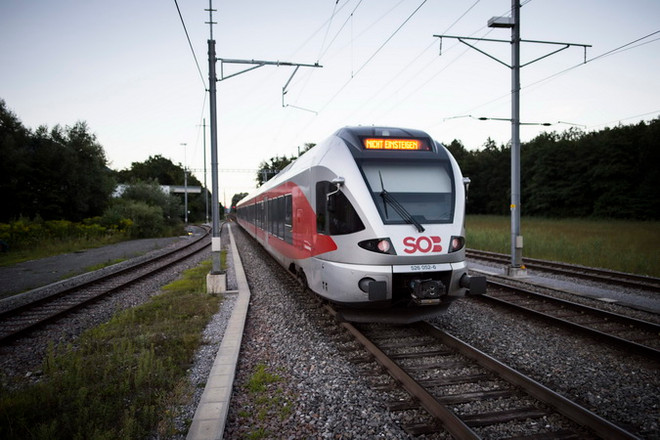 Nghi phạm vụ tấn công bằng dao trên tàu hỏa ở Thụy Sĩ đã chết ảnh 1