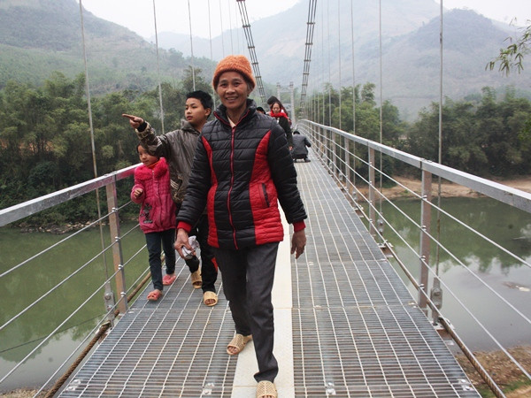 Cầu treo dân sinh: Bộ ''ép" tiến độ, địa phương chỉ hứa chứ chưa làm ảnh 1