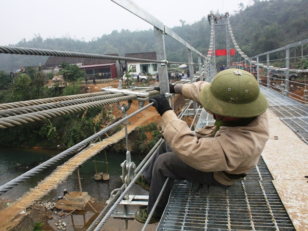 Cầu treo dân sinh: Bộ ''ép" tiến độ, địa phương chỉ hứa chứ chưa làm ảnh 2