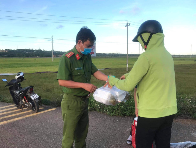 Người Quảng Trị chung tay hỗ trợ các khu dân cư bị phong tỏa ảnh 2