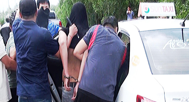 Quảng Bình: Bắt quả tang 3 đối tượng vận chuyển trái phép chất ma túy ảnh 1