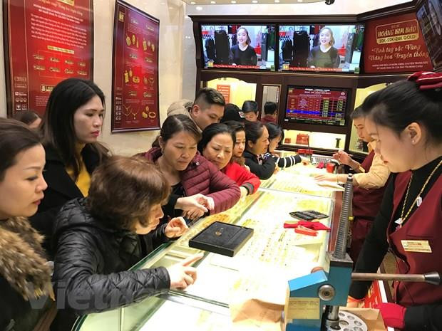Vàng trong nước nối tiếp mạch giảm giá của giá vàng thế giới ảnh 1