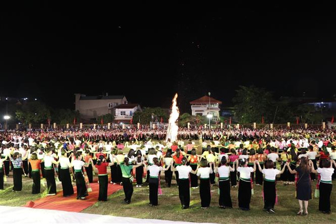 Hàng nghìn du khách dự khai mạc Tuần Văn hóa-Du lịch Mường Lò 2018 ảnh 1