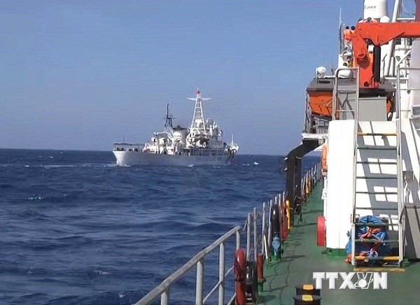 Tàu Trung Quốc tìm cách ngăn cản tàu chấp pháp Việt Nam (Ảnh: Công Định-Hữu Trung/TTXVN) Việt Nam gửi thông cáo về tình hình Biển Đông lên Liên hợp quốc ảnh 1