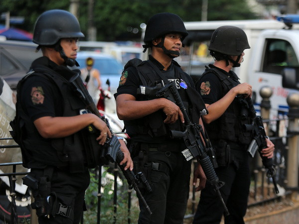 Tổng thống Philippines để ngỏ khả năng áp đặt thiết quân luật ảnh 1