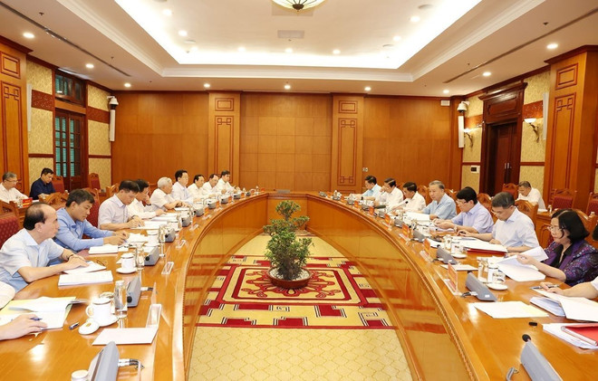 Cuộc họp Thường trực Tiểu ban Văn kiện để cho ý kiến vào dự thảo Báo cáo chính trị do Tổ Biên tập xây dựng trên cơ sở Đề cương chi tiết Báo cáo chính trị đã được Hội nghị Trung ương 9 khóa XIII thông qua. (Ảnh: Trí Dũng/TTXVN) ttxvn_tong_bi_thu_chu_tich_nuoc_to_lam_chu_tri_hop_thuong_truc_tieu_ban_van_kien_dai_hoi_xiv_cua_dang_13-2.jpg