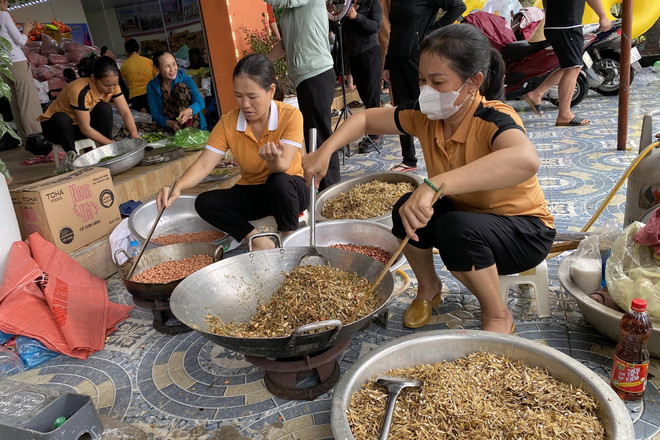 ttxvn ha_tinh_chung_tay_ho_tro_dong_bao_bi_thien_tai_o_cac_tinh_phia_bac3.jpg