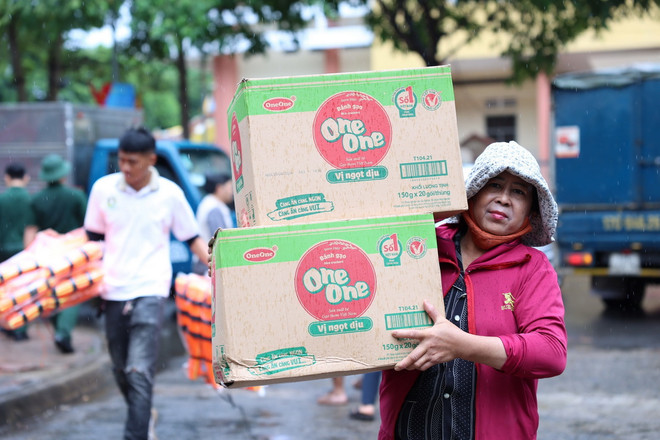 ttxvn _dak_lak_ung_ho_nhu_yeu_pham_thiet_yeu_den_dong_bao_phia_bac.jpg