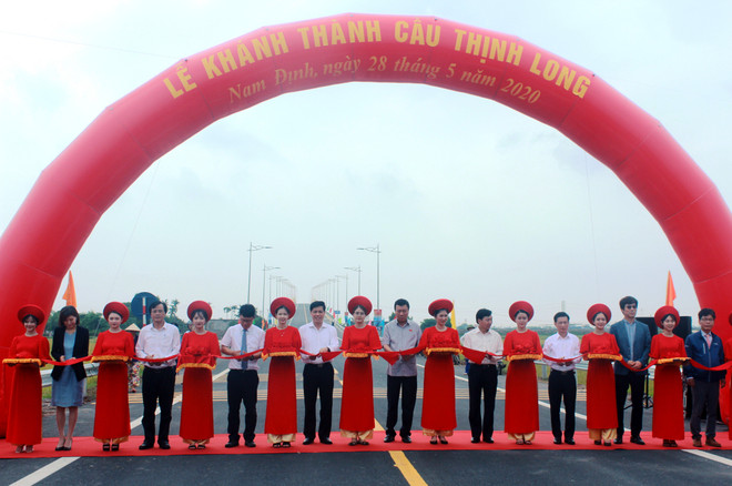 Khánh thành cầu gần 1.200 tỷ đồng trên tuyến đường bộ ven biển ảnh 1