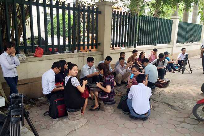 Bộ Tài nguyên và Môi trường "chặn" báo chí, tổ chức họp kín vụ cá chết ảnh 1