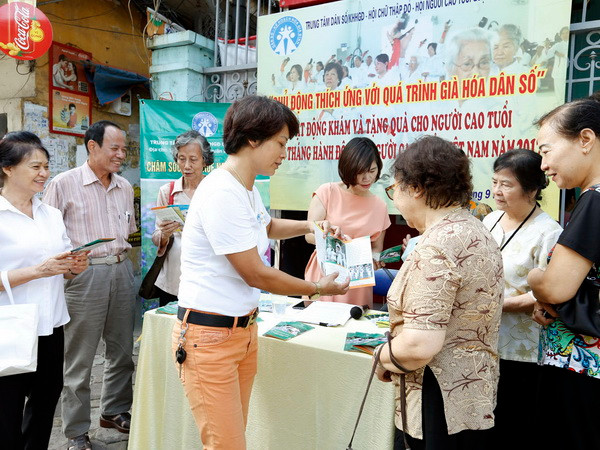 Hà Nội chăm sóc người cao tuổi sinh con một bề là gái ảnh 1