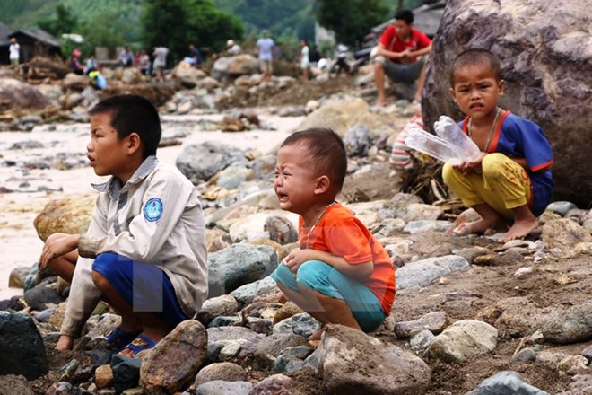 Chuyên gia UNICEF khảo sát tình hình trẻ em trong vùng bị bão số 12 ảnh 1