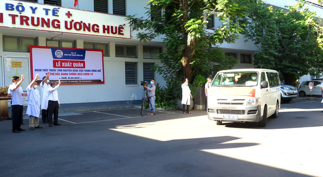 [Photo] Bệnh viện Trung ương Huế hỗ trợ tỉnh Bắc Giang chống dịch ảnh 2