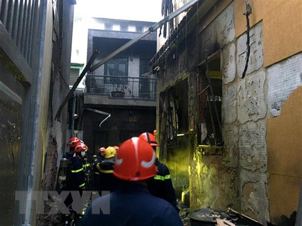 TP.HCM: Kịp thời giải cứu 4 người trong vụ cháy lúc nửa đêm ảnh 1