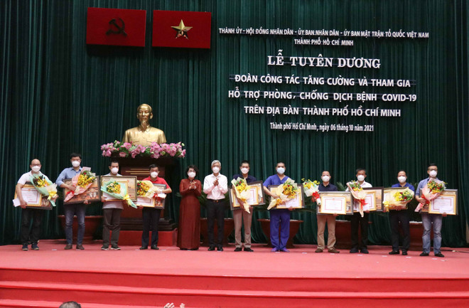 TP.HCM tuyên dương các đoàn hỗ trợ thành phố chống dịch COVID-19 ảnh 1