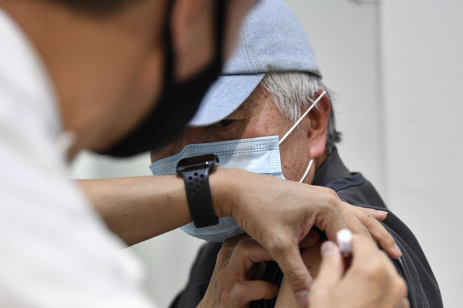 80% số người trưởng thành ở Australia được tiêm ít nhất 1 liều vaccine ảnh 1