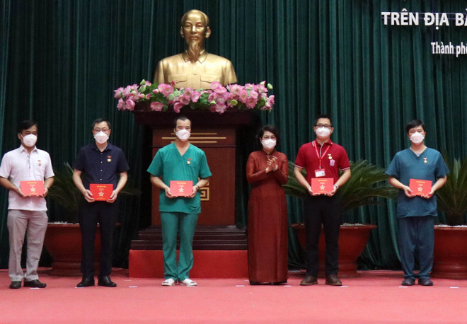 TP.HCM tuyên dương các đoàn hỗ trợ thành phố chống dịch COVID-19 ảnh 3