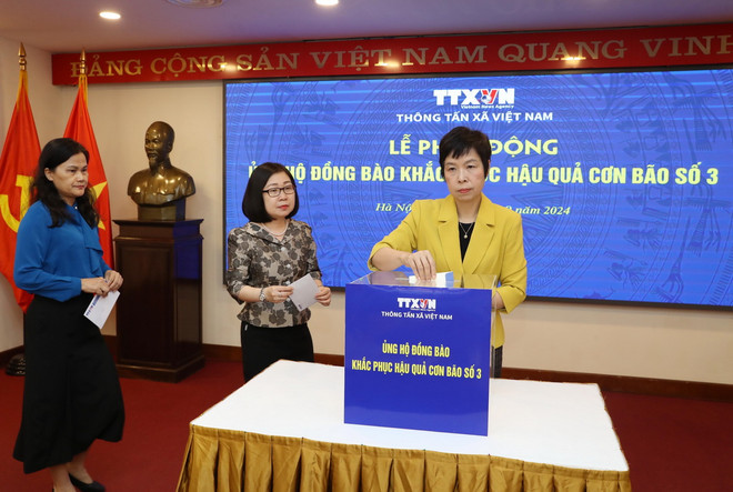 TTXVN_1109 TTXVN ung ho lu lut (1).jpg