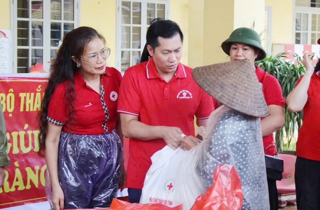 TTXVN_1109 Hoi Chu thap do bao lu.jpg