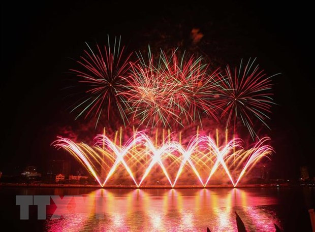 Bay Vietnam Airlines, nhận vé xem lễ hội pháo hoa Đà Nẵng miễn phí ảnh 1