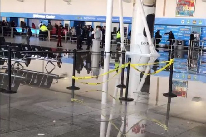 Bão tuyết kỷ lục, sân bay JFK ở Mỹ rơi vào tình trạng hỗn loạn ảnh 1