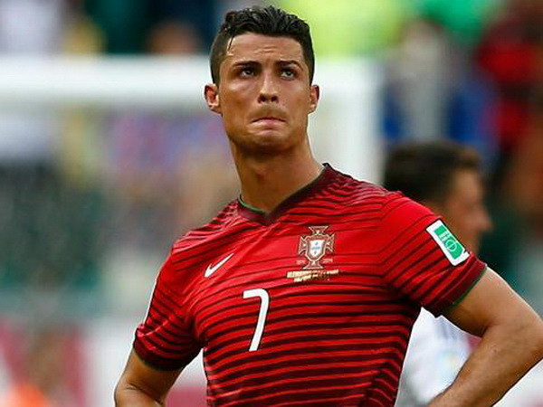 Cristiano Ronaldo bất ngờ bị gạch tên khỏi đội tuyển Bồ Đào Nha ảnh 1