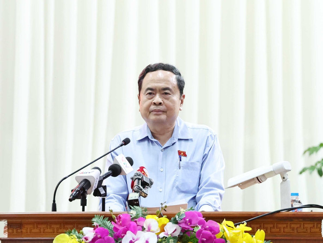 Chủ tịch Quốc hội Trần Thanh Mẫn và Đoàn đại biểu Quốc hội tỉnh Hậu Giang tiếp xúc cử tri trước Kỳ họp thứ 8, Quốc hội khóa XV. (Ảnh: Thống Nhất/TTXVN) TTXVN_3009 Chu tich Quoc hoi tiep xuc cu tri 7.jpg