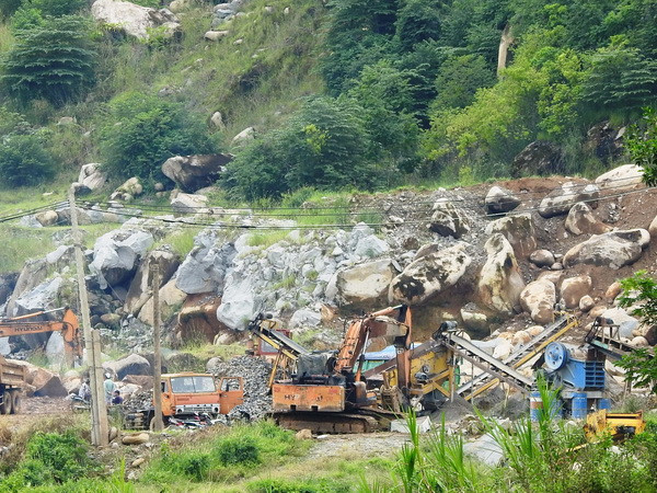 Dừng khai thác đá ở núi Bà Đen để điều tra vụ nổ mìn gây chết người ảnh 1