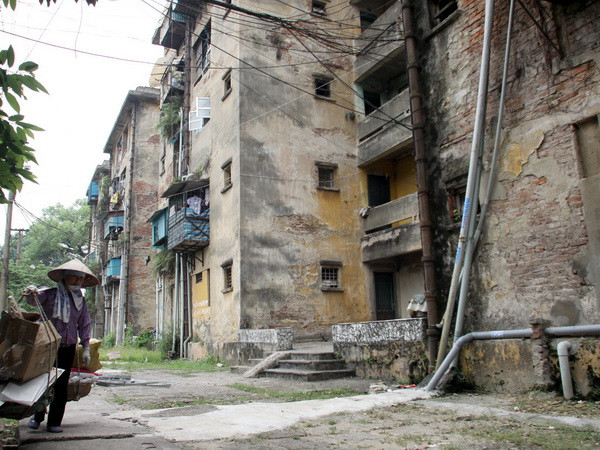 Hà Nội di dời khẩn các hộ dân ra khỏi nhà nguy hiểm C8 Giảng Võ ảnh 1