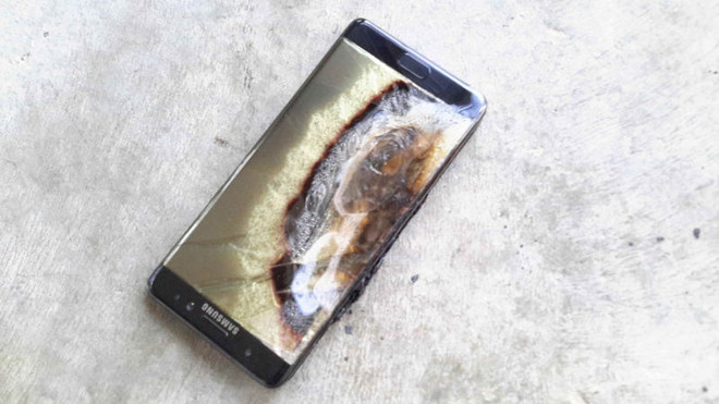 Galaxy Note 7 bị nhiều hãng hàng không e ngại vì lỗi pin điện thoại có thể gây cháy hoặc phát nổ. (Nguồn: Reddit) Thêm nhiều hãng hàng không cấm dùng Note 7 trên các chuyến bay ảnh 1