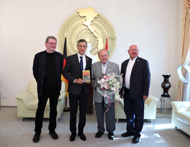 Ra mắt cuốn sách 'Tiểu sử chính trị Hồ Chí Minh' tại Đức ảnh 3