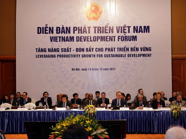 Khai mạc Diễn đàn Phát triển Việt Nam 2017 với chủ đề tăng năng suất ảnh 1