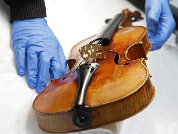 Bán đấu giá cây đàn violin cổ Stradivarius bị mất cắp ảnh 1