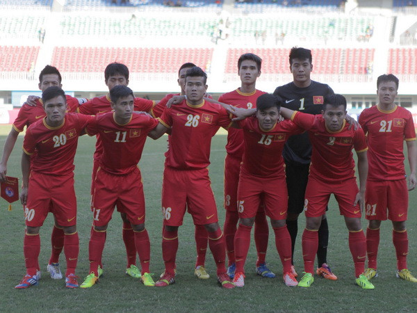 Tuyển U23 Việt Nam trở về nước trong không khí ảm đạm ảnh 1