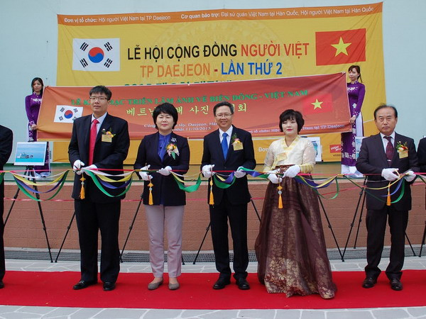 Hàn Quốc: Triển lãm ảnh về xây đảo nhân tạo trái phép trên Biển Đông ảnh 2