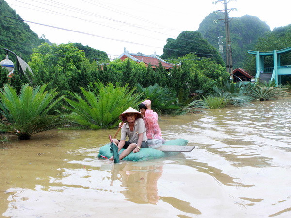 Quảng Ninh: Xã Bản Sen của huyện Vân Đồn vẫn chìm sâu trong nước ảnh 1