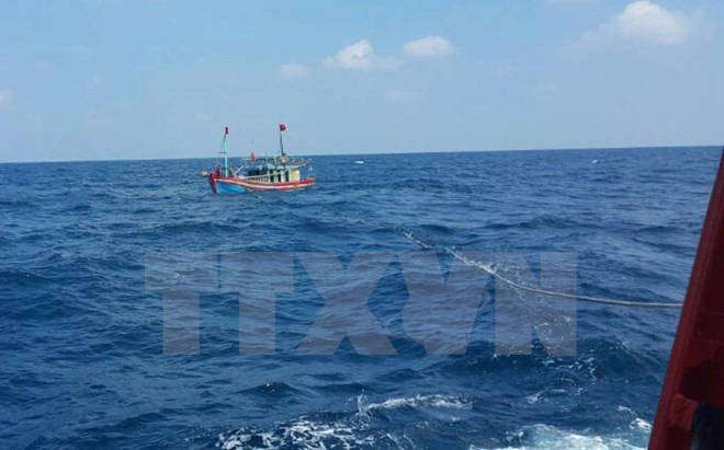 (Ảnh minh họa: Khiếu Tư/TTXVN) Tích cực tìm kiếm 3 ngư dân Bình Định rơi xuống biển mất tích ảnh 1