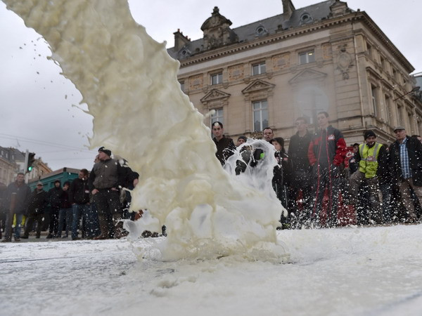 Cuộc khủng hoảng sữa tại Pháp vẫn phức tạp, chưa có hồi kết ảnh 1