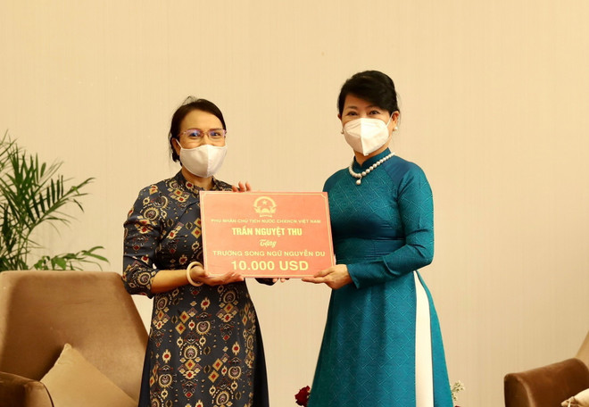 Phu nhân Chủ tịch nước tiếp đại diện Trường Song ngữ Lào-VN Nguyễn Du ảnh 2