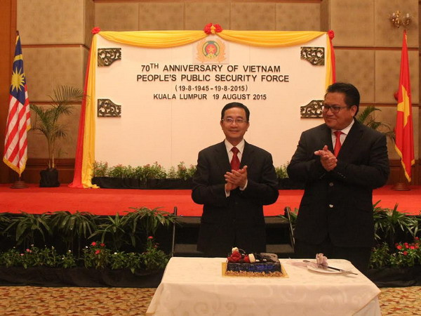 Kỷ niệm ngày thành lập Công an nhân dân tại Mỹ và Malaysia ảnh 1