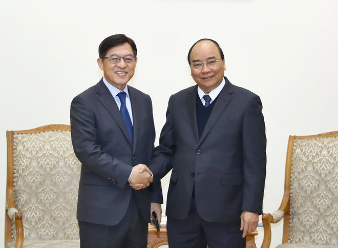 Thủ tướng Nguyễn Xuân Phúc tiếp ông Shim Won Hwan, Chủ tịch kiêm Tổng giám đốc Công ty Điện tử Samsung, Hàn Quốc. (Ảnh: Thống Nhất/TTXVN) Thủ tướng Nguyễn Xuân Phúc tiếp Chủ tịch Tập đoàn Samsung ảnh 1